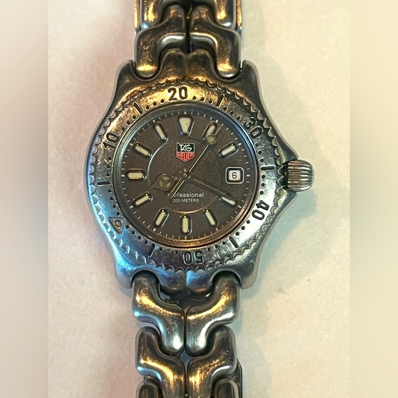 Tag Heuer Vintage Silver Gray Women’s
Watch - Picture 2 of 13